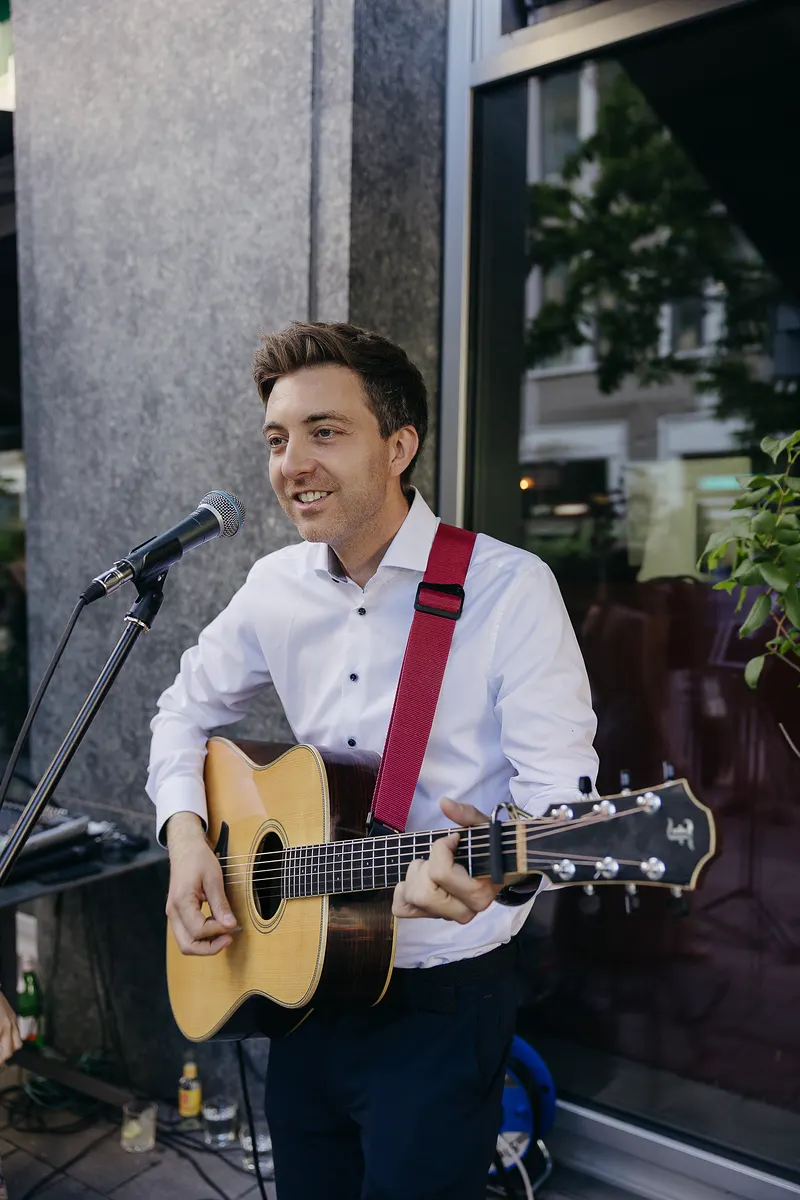 Jakob, Hochzeitssänger und Gitarrist aus München