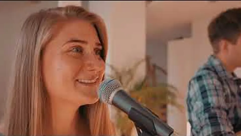 Hochzeitsduo Jamira singt Perfect von Ed Sheeran
